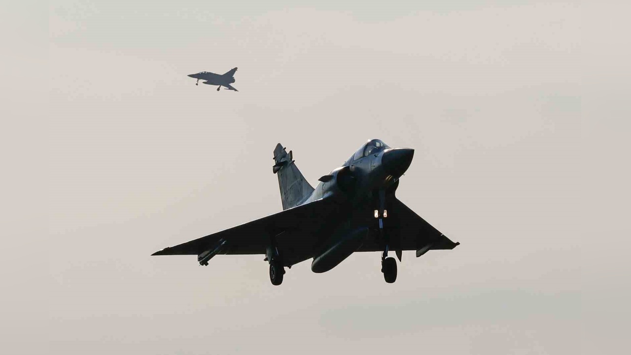 Fransa'dan Ukrayna'ya İlk Mirage 2000 Uçakları Gönderildi