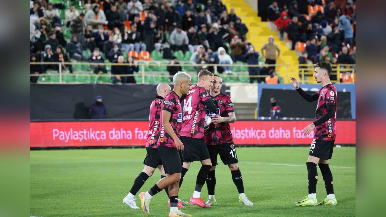 Alanyaspor, Ziraat Türkiye Kupası'nda Fatih Karagümrük'ü Farklı Geçti