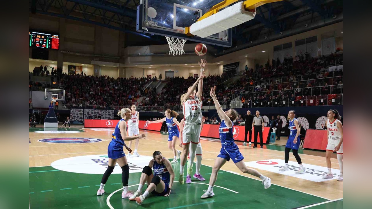 Türkiye, FIBA Kadınlar Avrupa Şampiyonası'nda İzlanda'yı Geçti