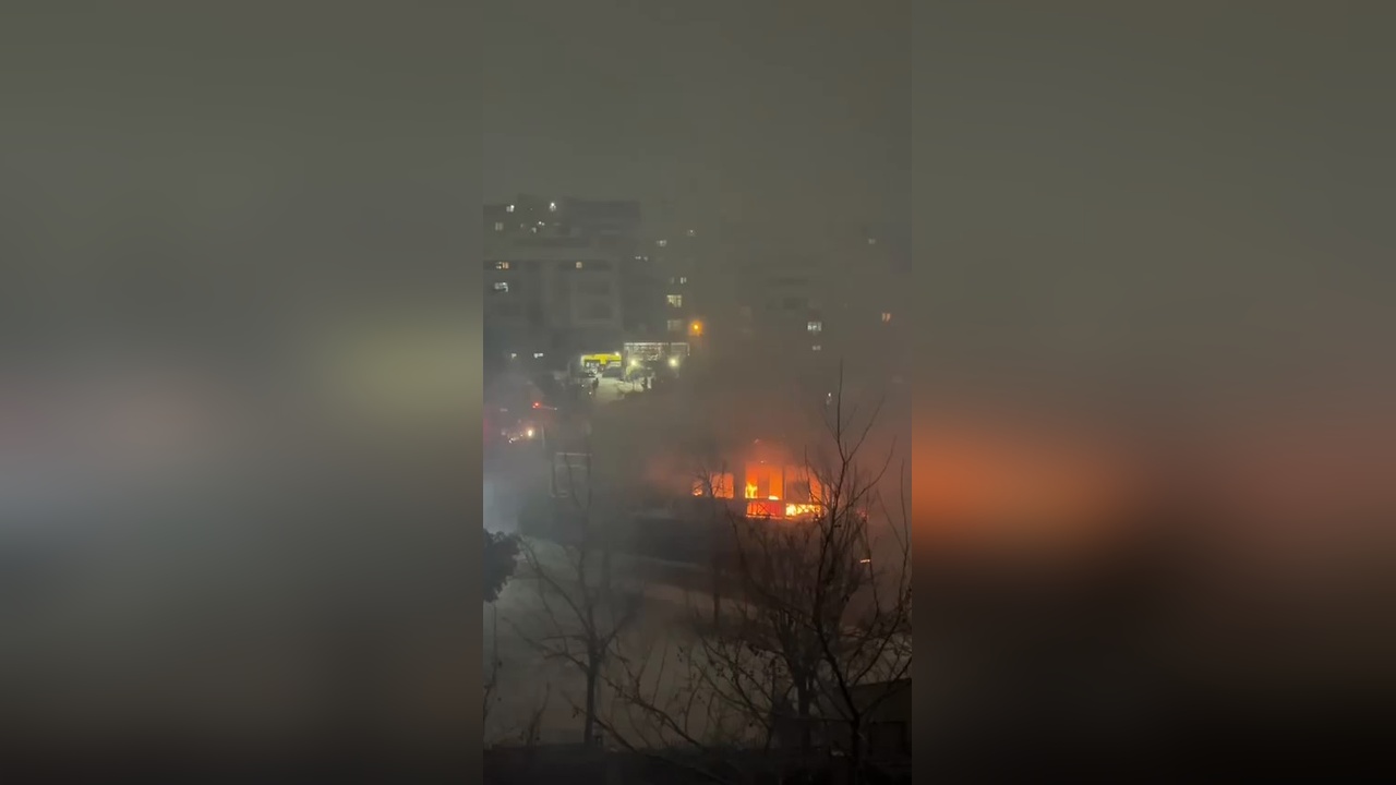 Esenyurt'taki Kafeterya Yangını Parkı Küllerine Çevirdi
