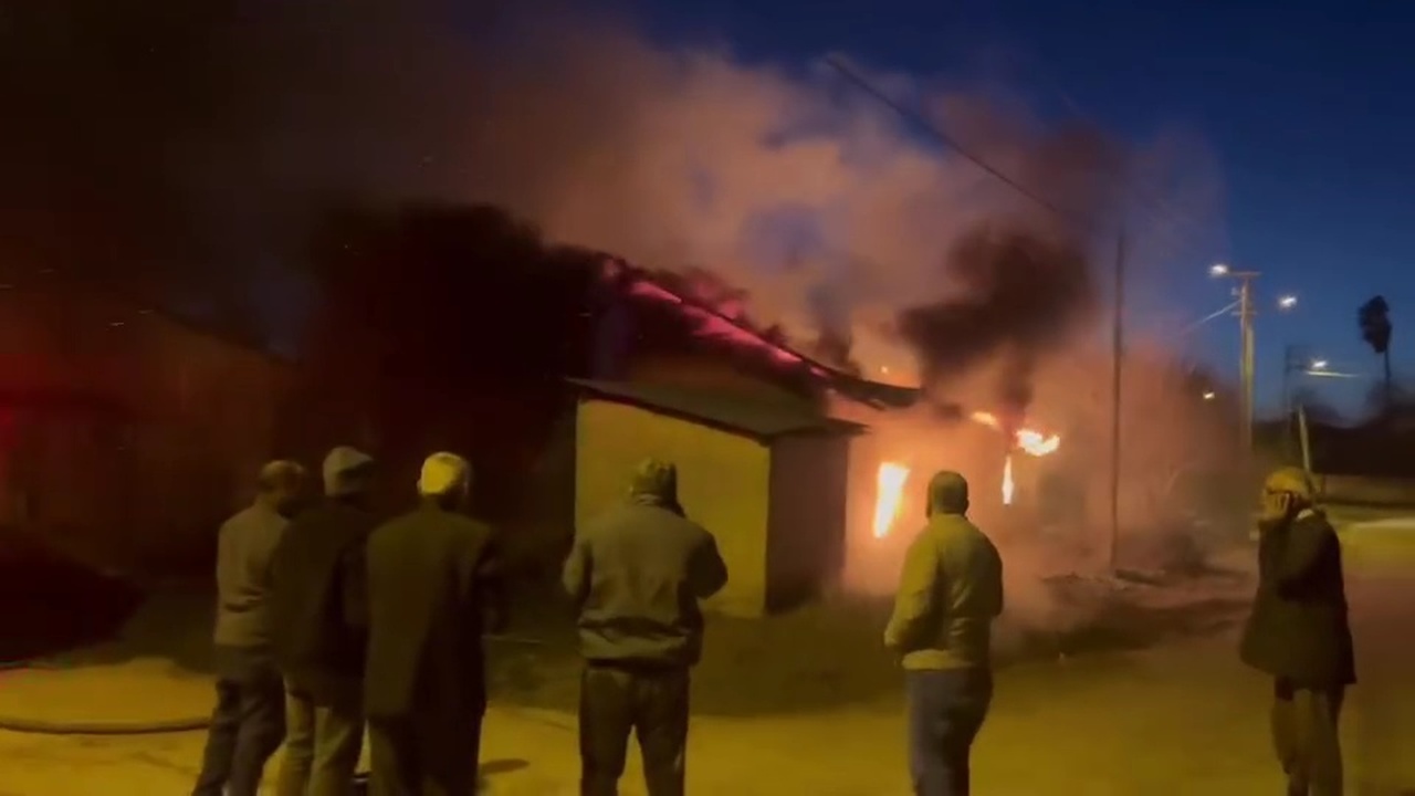 Adana'da Yangın İki Evi Kül Etti