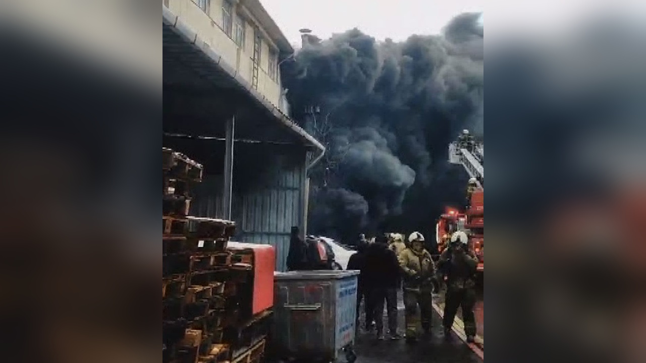 Başakşehir'deki Fabrikada Yangın Paniği