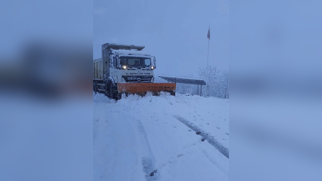 Bartın'da Kar Yağışı, 34 Köy Yolunu Kapattı