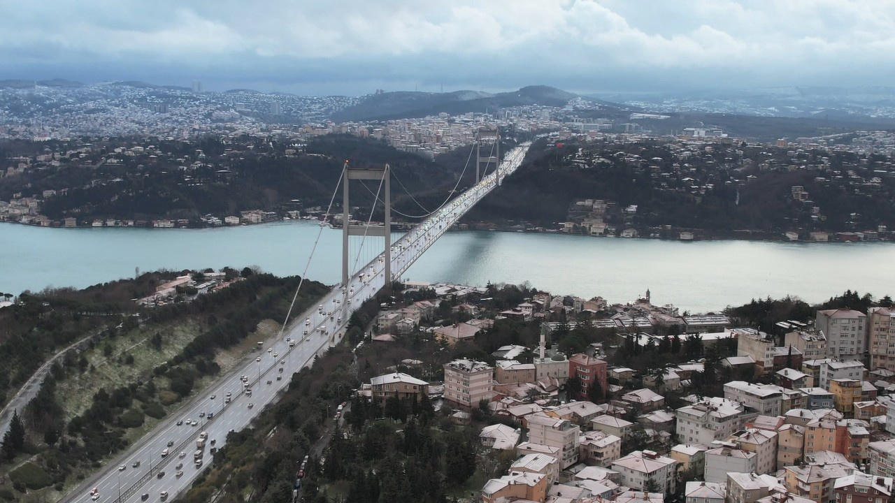 İstanbul'un Avrupa Yakası'nda Kar Yağışı Devam Ediyor