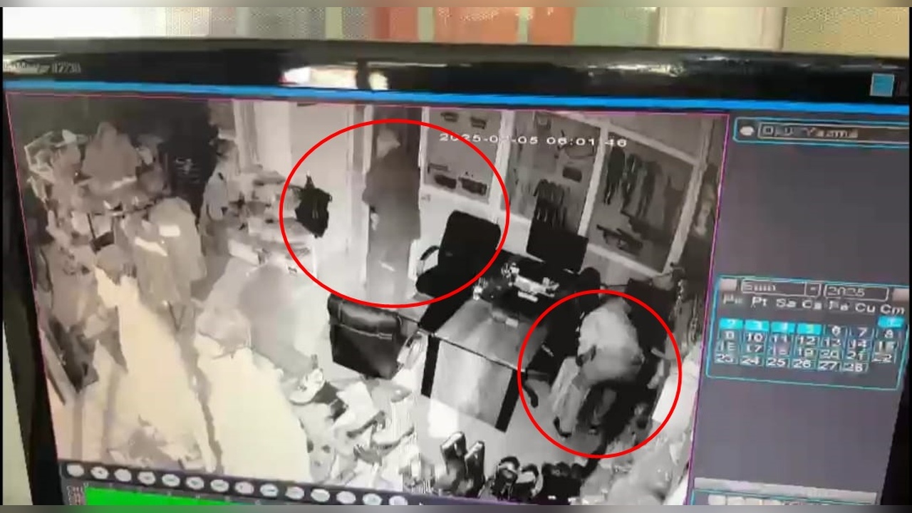 Hırdavat Dükkanında El Arabasıyla Hırsızlık Anları Güvenlik Kamerasında
