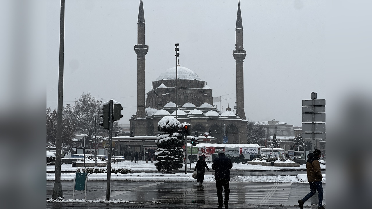 Kayseri'yi Beyaza Bürüyen Kar Yağışı Etkili Oldu