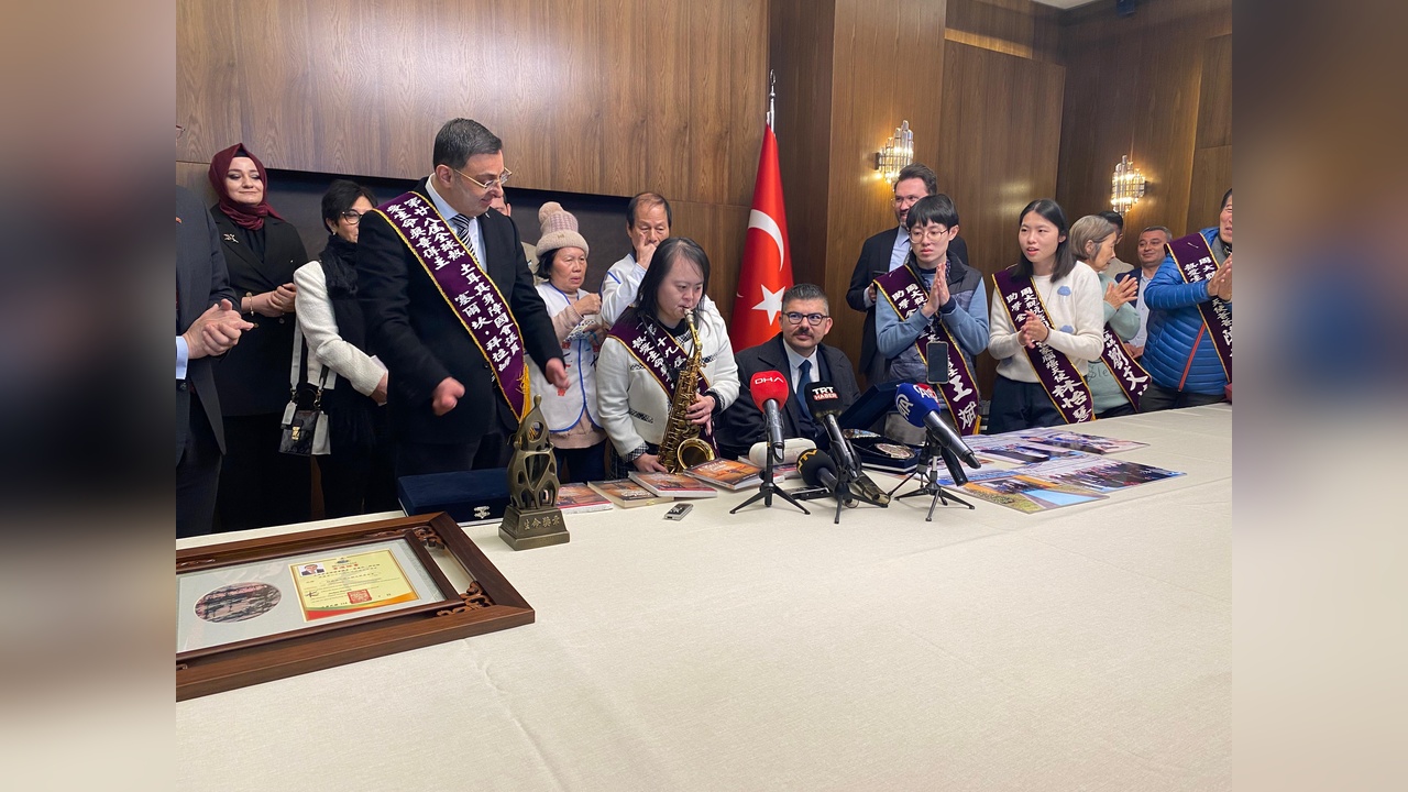 AK Parti Milletvekili Bayram'ın 'Buğday Tanesi' Kitabı Çinceye Aktarıldı