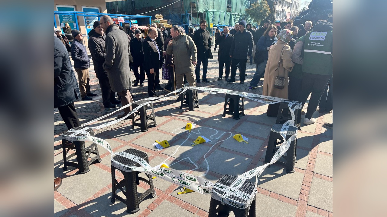 Cadde Ortasında Sigara Zararları İçin Olay Yeri Sahnesi Kuruldu