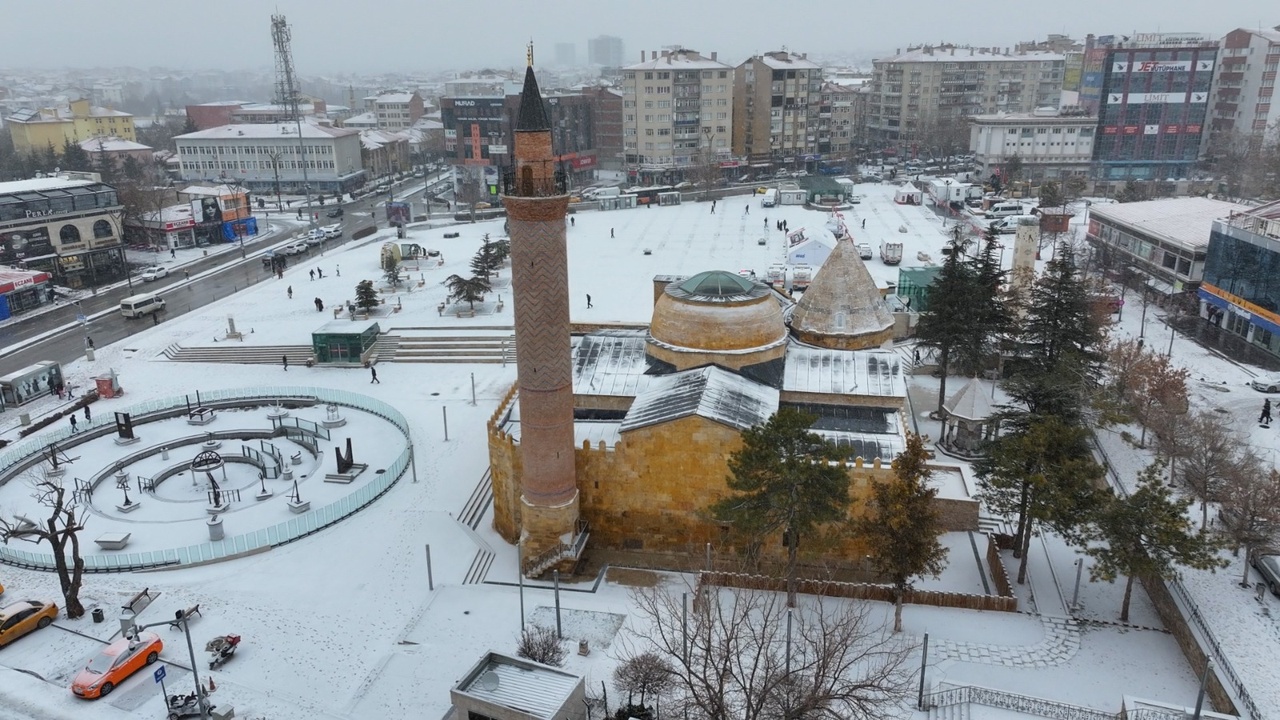 Kırşehir'in Büyüleyici Kar Manzaraları Dron ile Görüntülendi