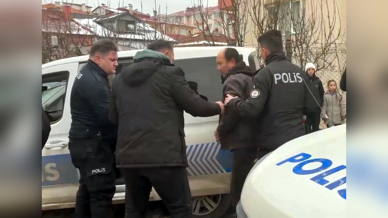 Eski Sevgiliye Bıçaklı Saldırı: 3 Çocuk Annesi Gözaltında