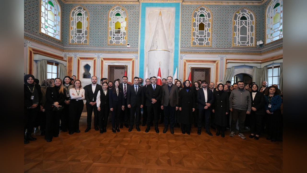 Bakan Tekin, Bağımsız Gençlik Vurgusu Yaptı