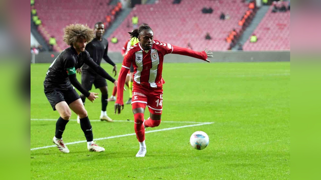 Samsunspor, Hatayspor'u İlk Yarıda Geçti