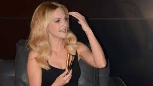 Meryem Uzerli Ticarete Atıldı