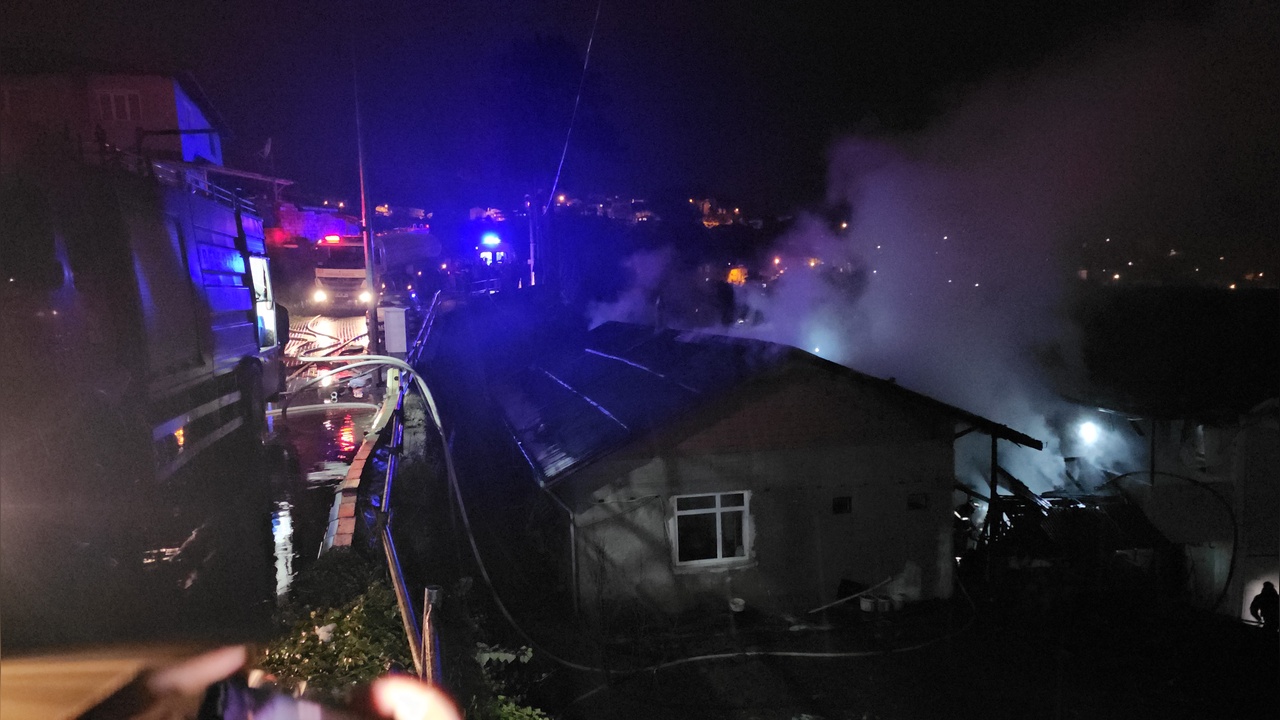 Alkol Tesiriyle Eve Giremeyen Kişi, Kömürlükte Yangın Çıkardı