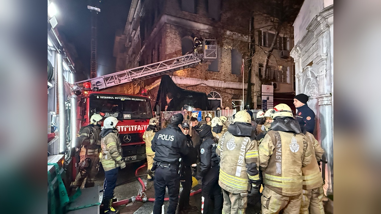 Kadıköy'deki Tarihi Karakolda Yangın Faciası: 1 Kişi Hayatını Kaybetti