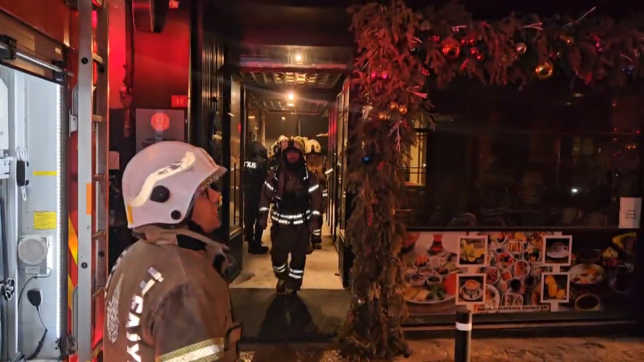 Beyoğlu'nda Otel Yangını Kontrol Altına Alındı