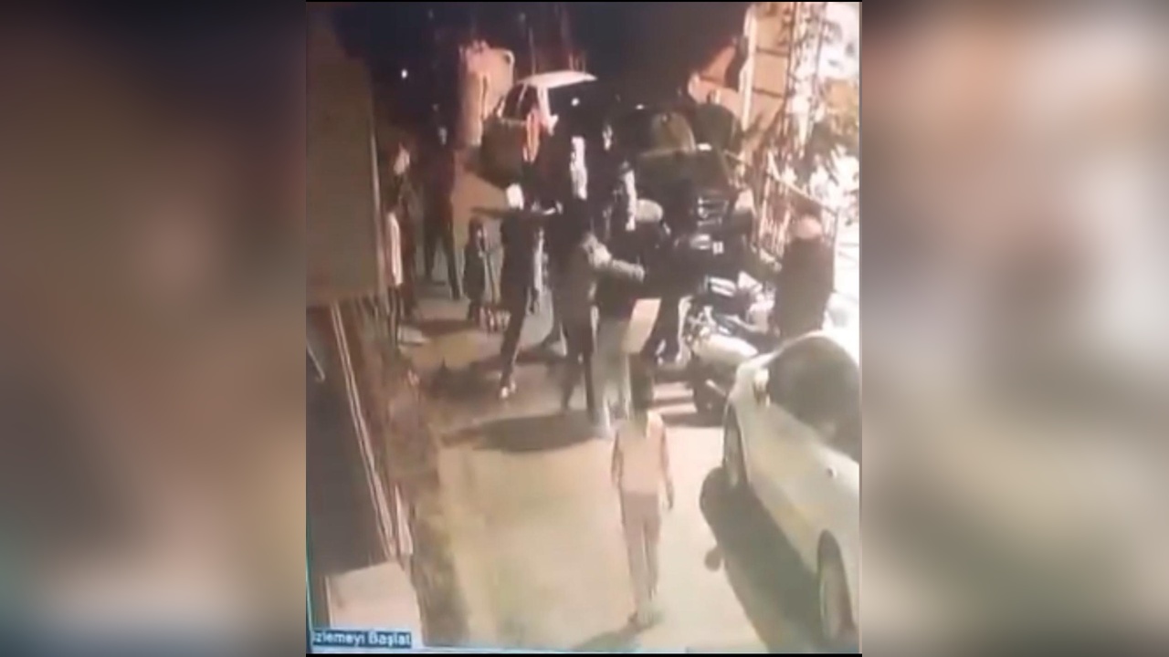 Kağıthane'de Baba Oğluna Yapılan Saldırıya Tepki Gösterdi