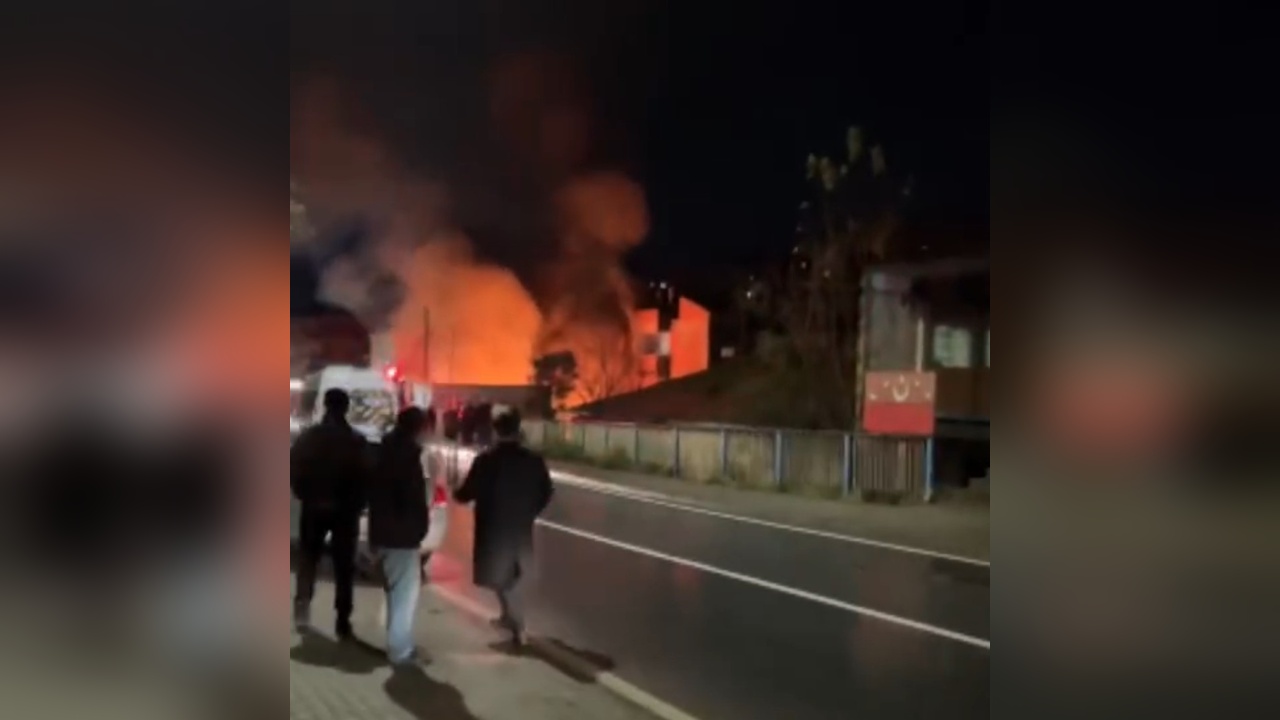 Oto Tamirhanesinde Yangın Paniği
