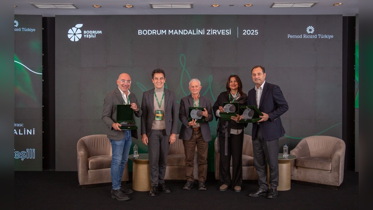 Bodrum Mandalinası İstanbul'da Tanıtıldı, Devrim Erbil'in Eseri Sergilendi