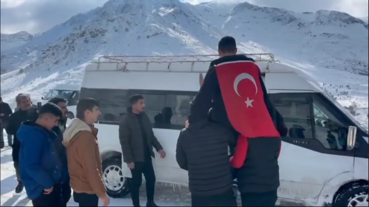 Karla Kaplı Yolda Asker Uğurlama Töreni Gerçekleşti
