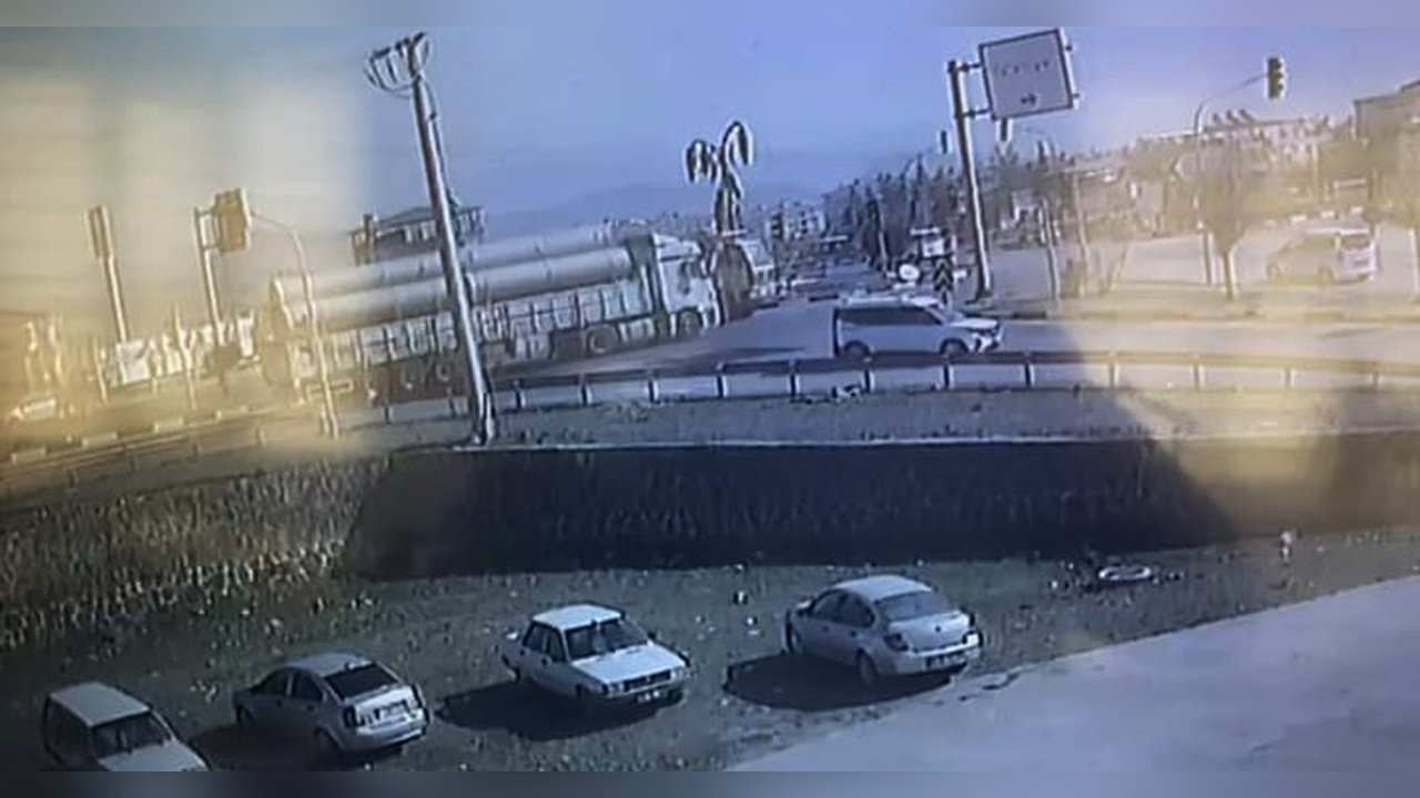 Zabıta Memuruna Kaza Anında Araç Parçası Isabet Etti