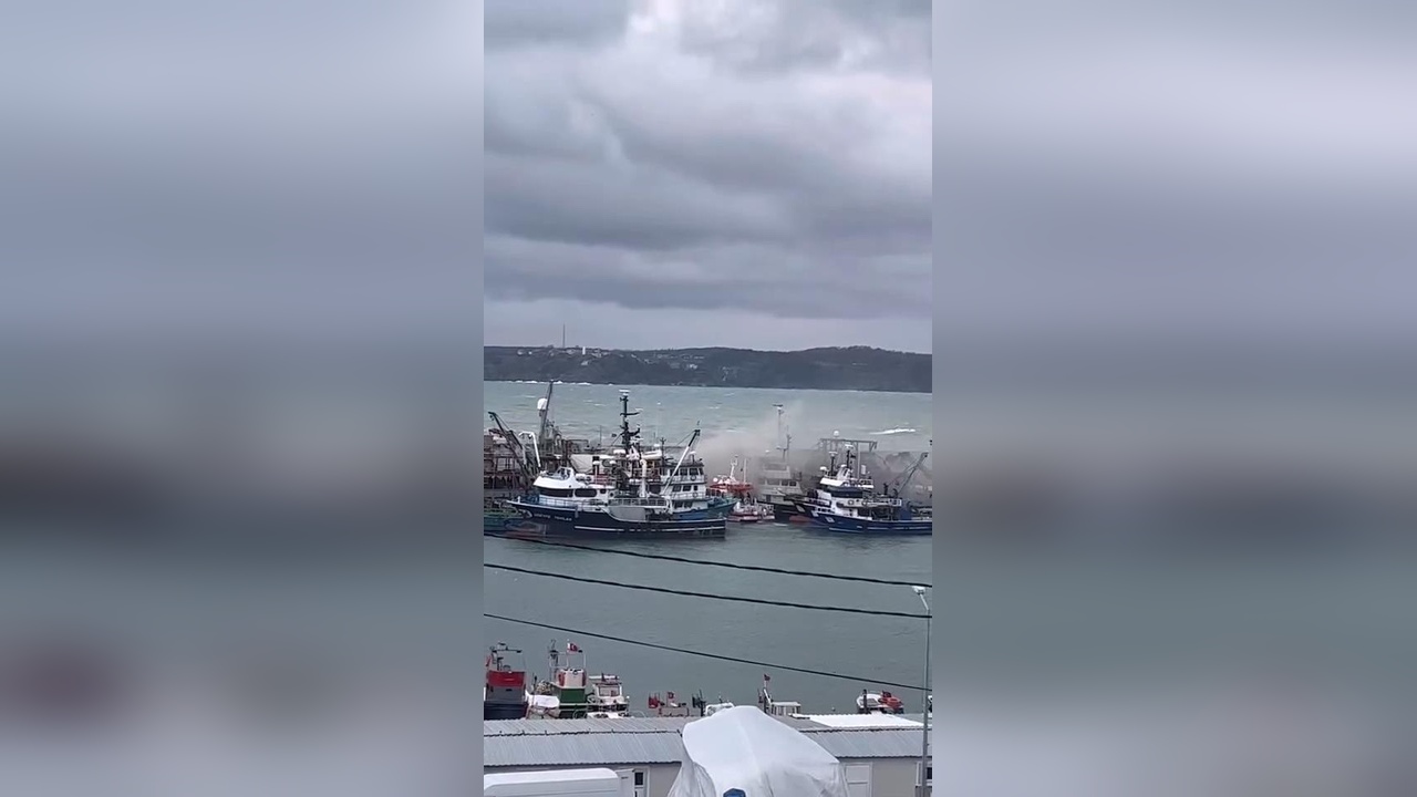 Rumeli Feneri'nde Tekne Yangını Paniğe Neden Oldu