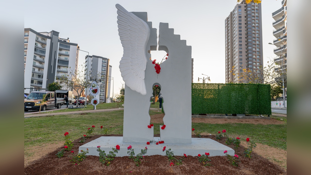 Mersin'de Depremde Kaybolan Çocuklar İçin Anıt Törenle Açıldı