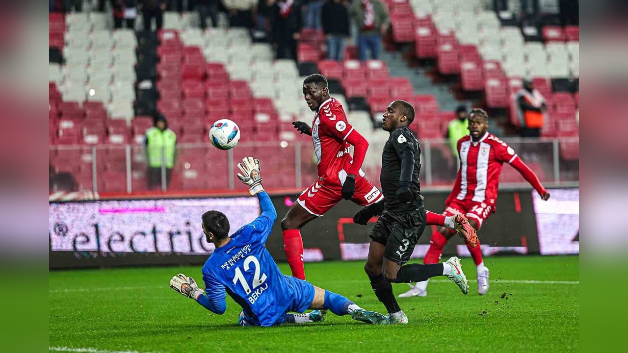 Samsunspor, İç Sahada Rakiplerine Geçit Vermiyor