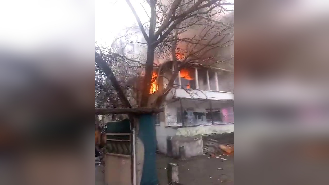 Küçükçekmece'de Yangın Paniği: Mahsur Kalanlar Kurtarıldı