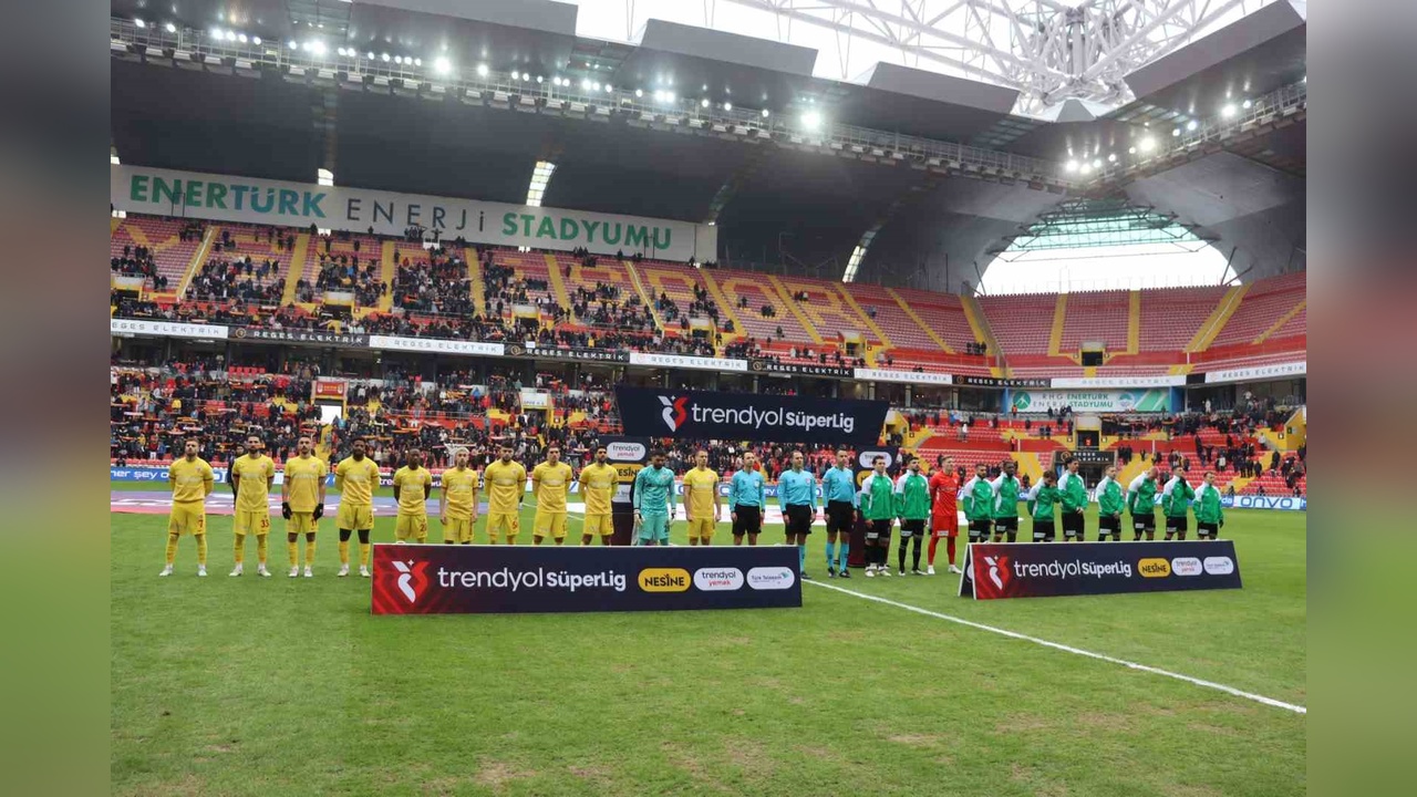 Kayserispor, Konyaspor'u İlk Yarıda Geçti