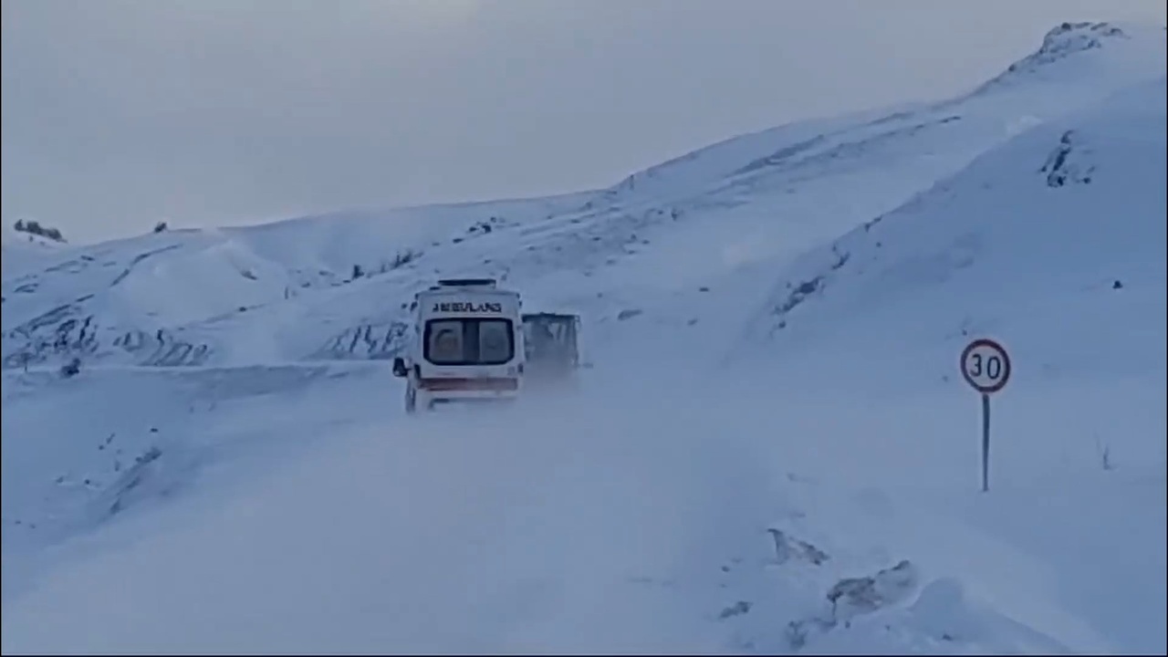 Köy Yolu Açıldı, Hasta Hastaneye Ulaştırıldı