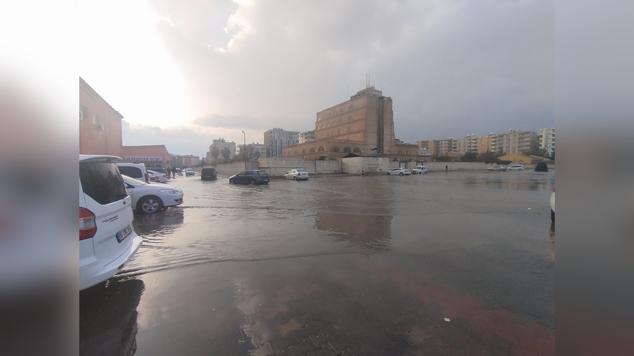 Kızıltepe'de Sağanak Yağışlar Hayatı Olumsuz Etkiledi
