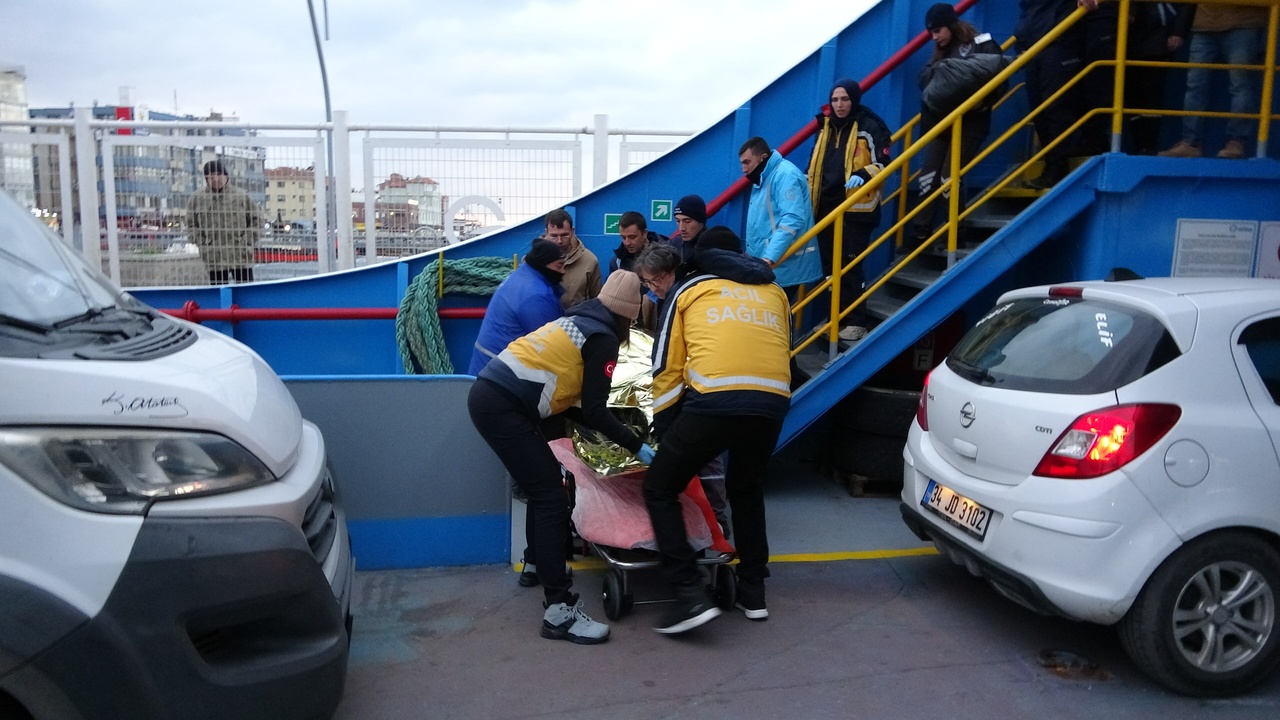 Çanakkale'de Feribot Kazası: Denize Düşen Kişi Kurtarıldı