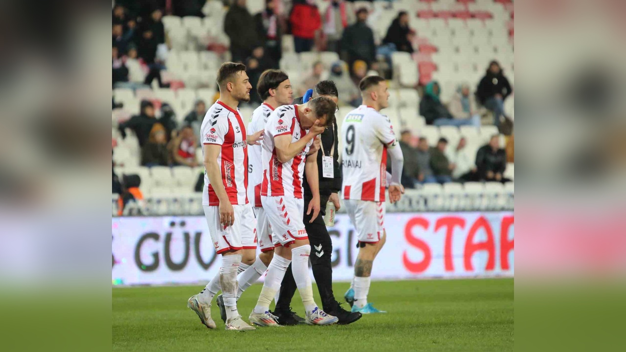 Sivassporlu Ziya Erdal Acil Servise Sevk Edildi