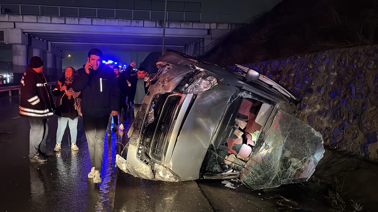 Gebze'de Trafik Kazası: İki Araç Çarpıştı, Beş Kişi Yaralandı