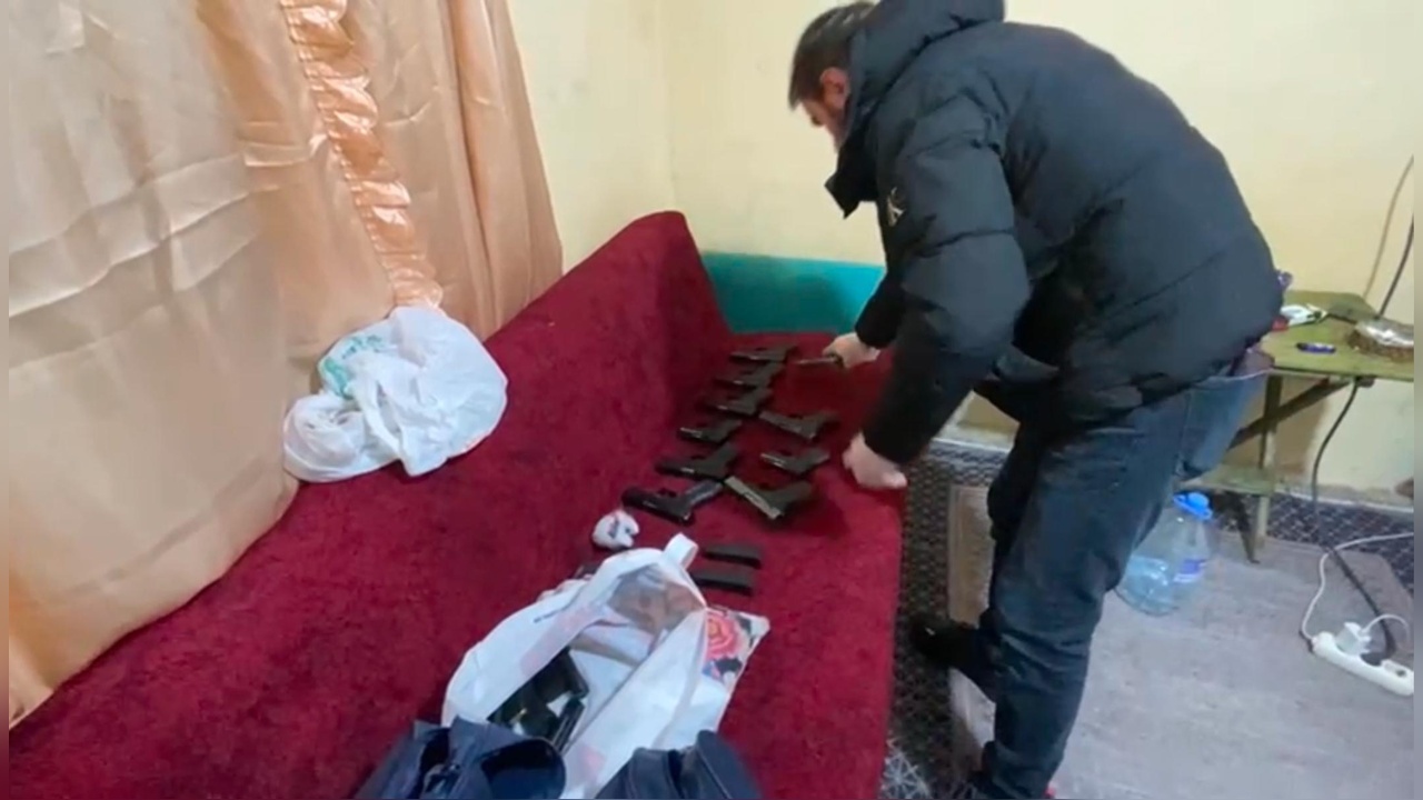 Gaziosmanpaşa'da Silah Ticareti Operasyonu: 12 Tabanca Ele Geçirildi