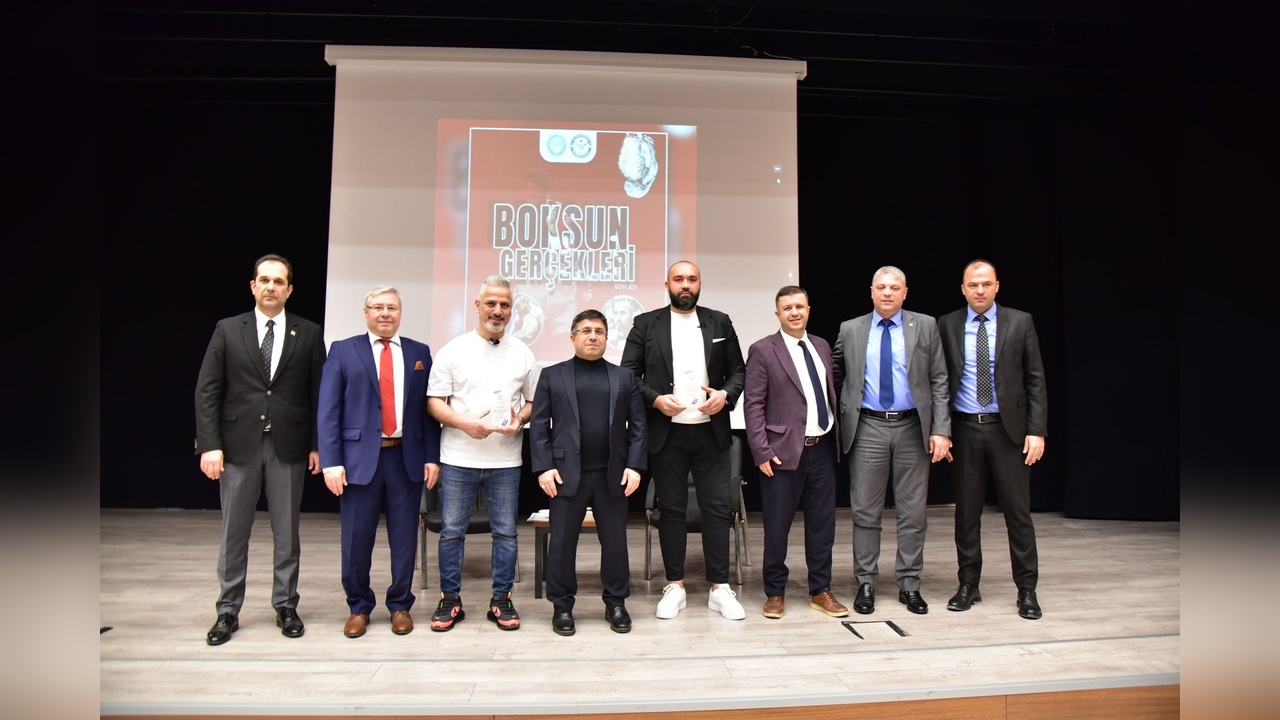 Bilgehan Demir, 'Kayıp Madalyon' İmza Gününde Hayranlarını Şaşırttı