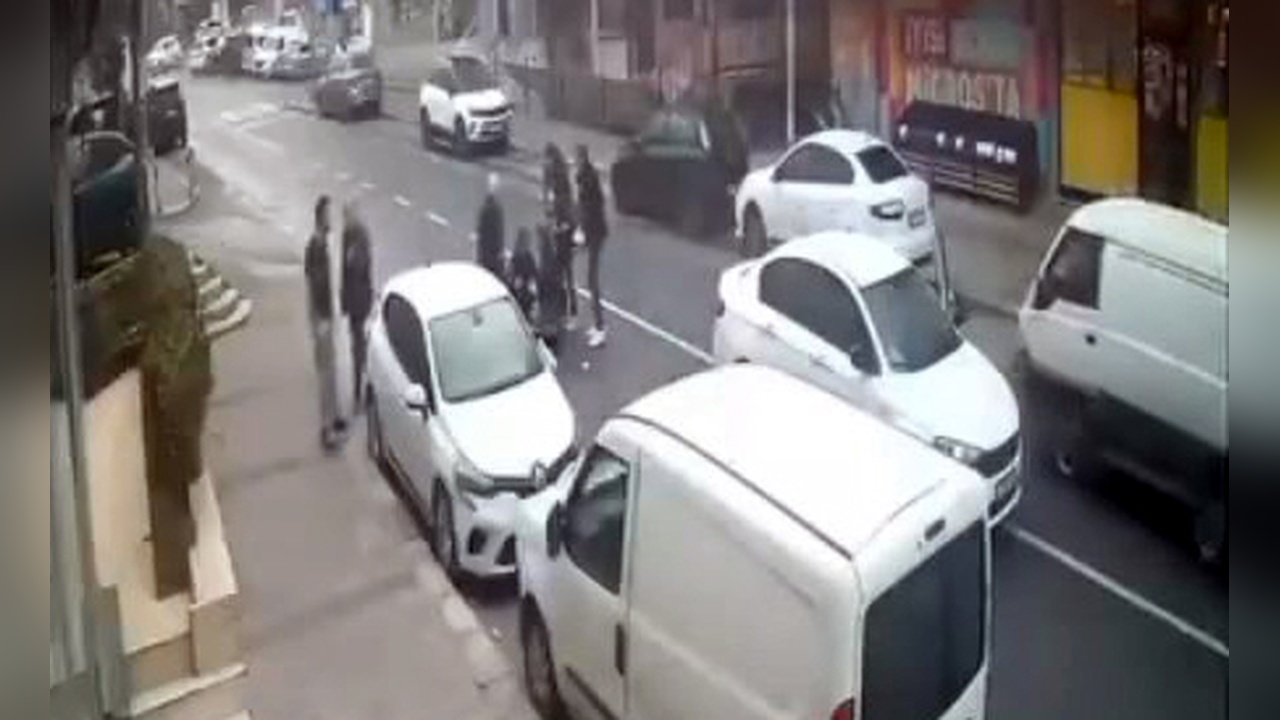 Avcılar'da Otomobil Kazası: Kadının Ayağı Ezildi