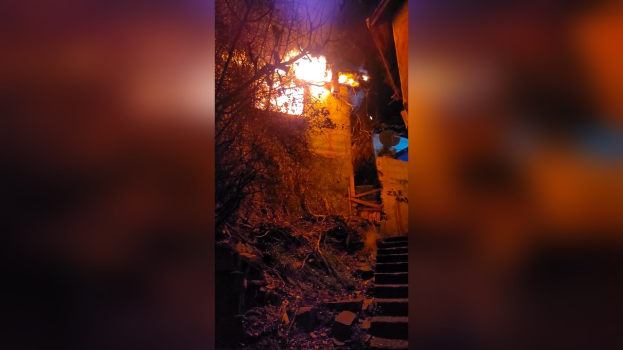 Eyüpsultan'da Motosikletli Kahramanlar Yangına Müdahale Etti