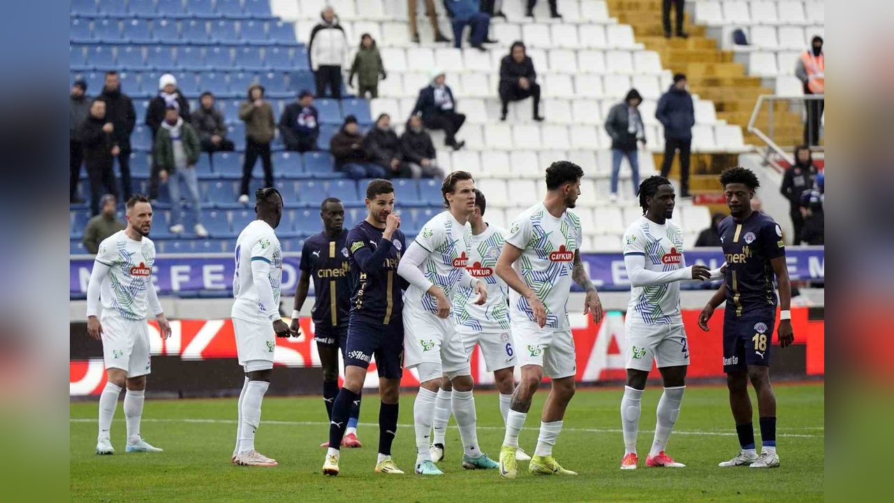 Kasımpaşa ve Çaykur Rizespor Arasındaki Mücadele Beraberlikle Devam Ediyor