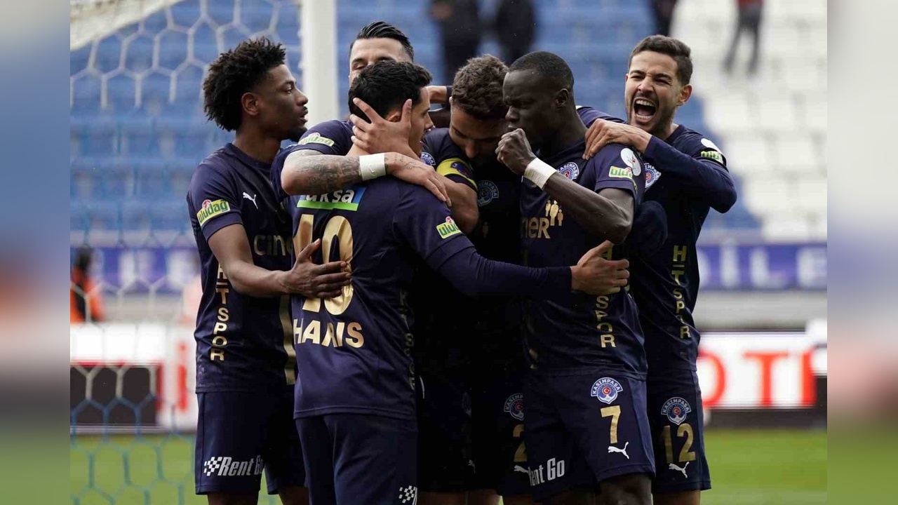 Kasımpaşa, Çaykur Rizespor'u İlk Yarıda Geçti