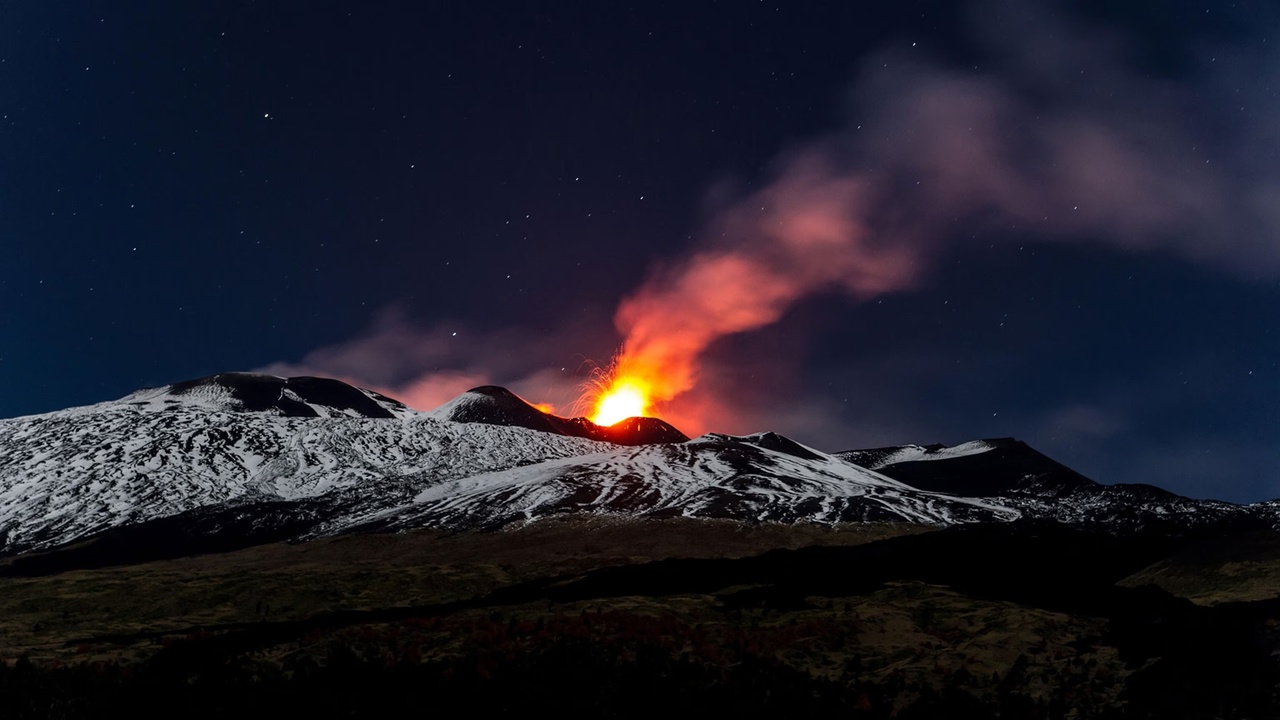Etna Yanardağı'ndan Lav Akışı: Doğa Olayı Başladı