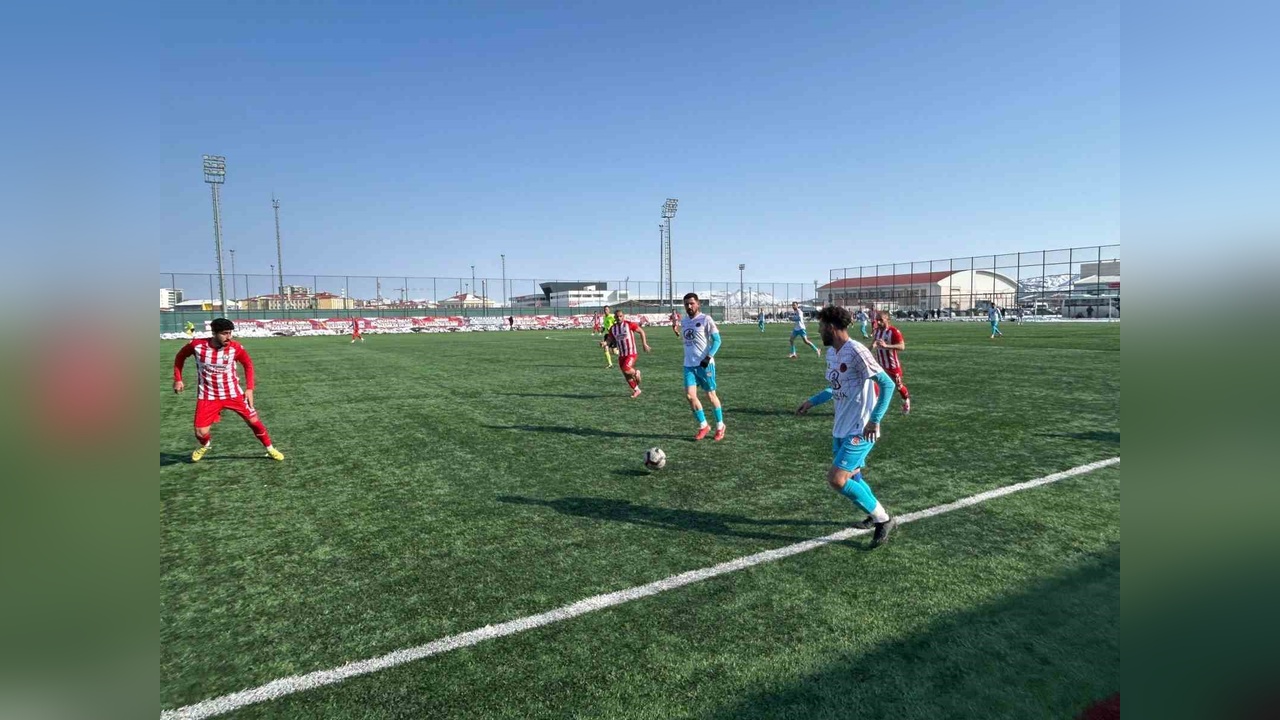 Sivas'ta Amatör Maçta Gergin Anlar Yaşandı