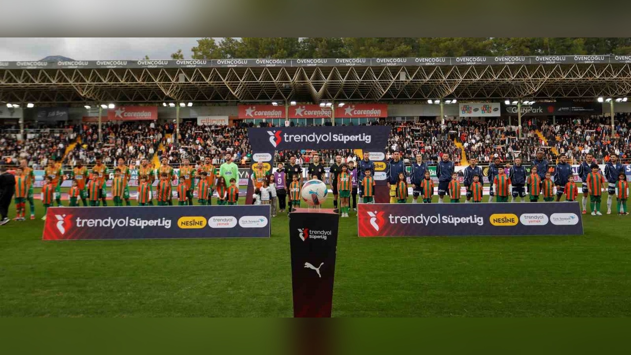 Trendyol Süper Lig'de Alanyaspor ve Fenerbahçe Beraberlikte Sıkıştı