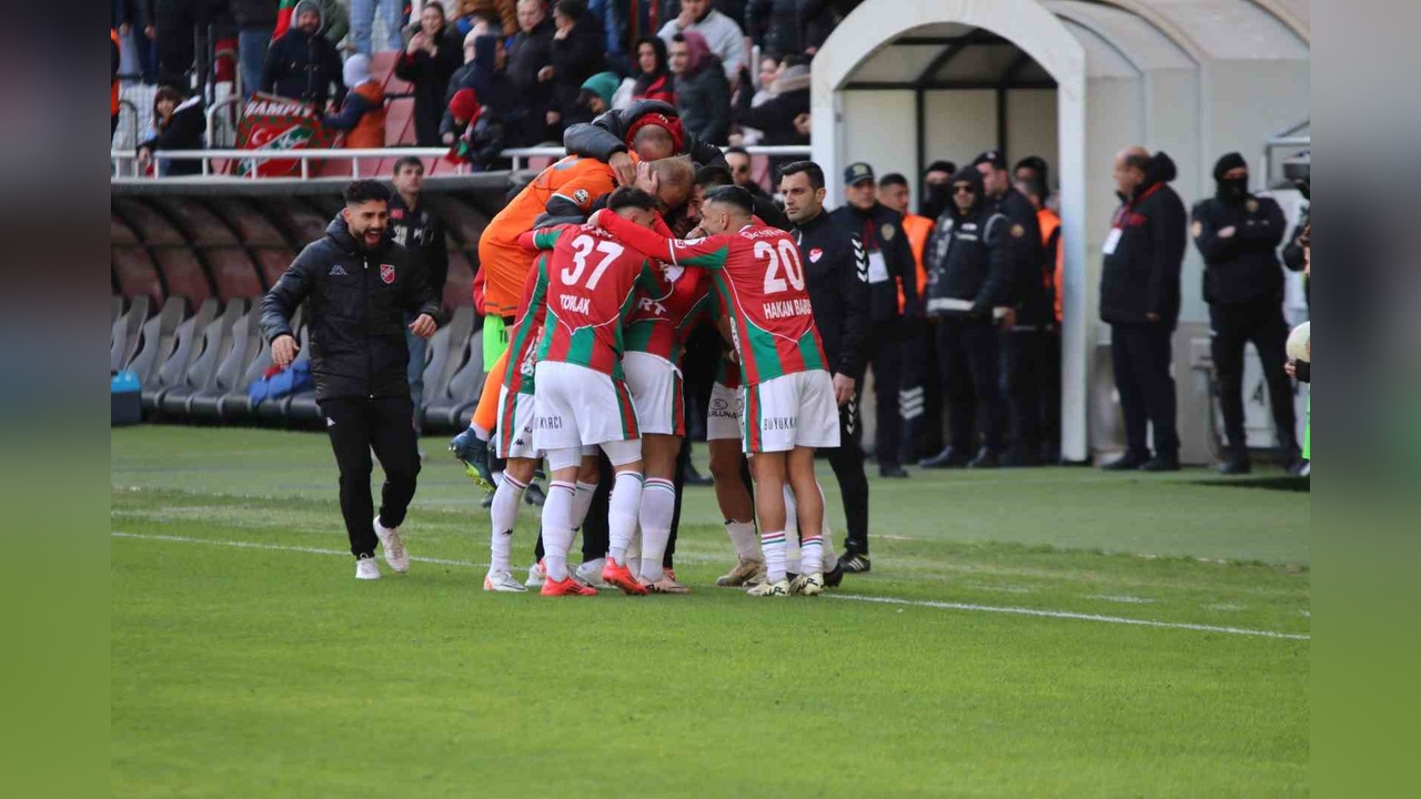 Karşıyaka, Artvin Hopa'yı 1-0 Mağlup Etti