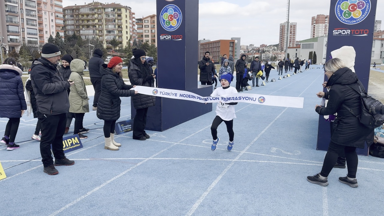Ankara'da Modern Pentatlon Heyecanı: Ulusal Sıralama ve Gelişim Yarışları Gerçekleşti