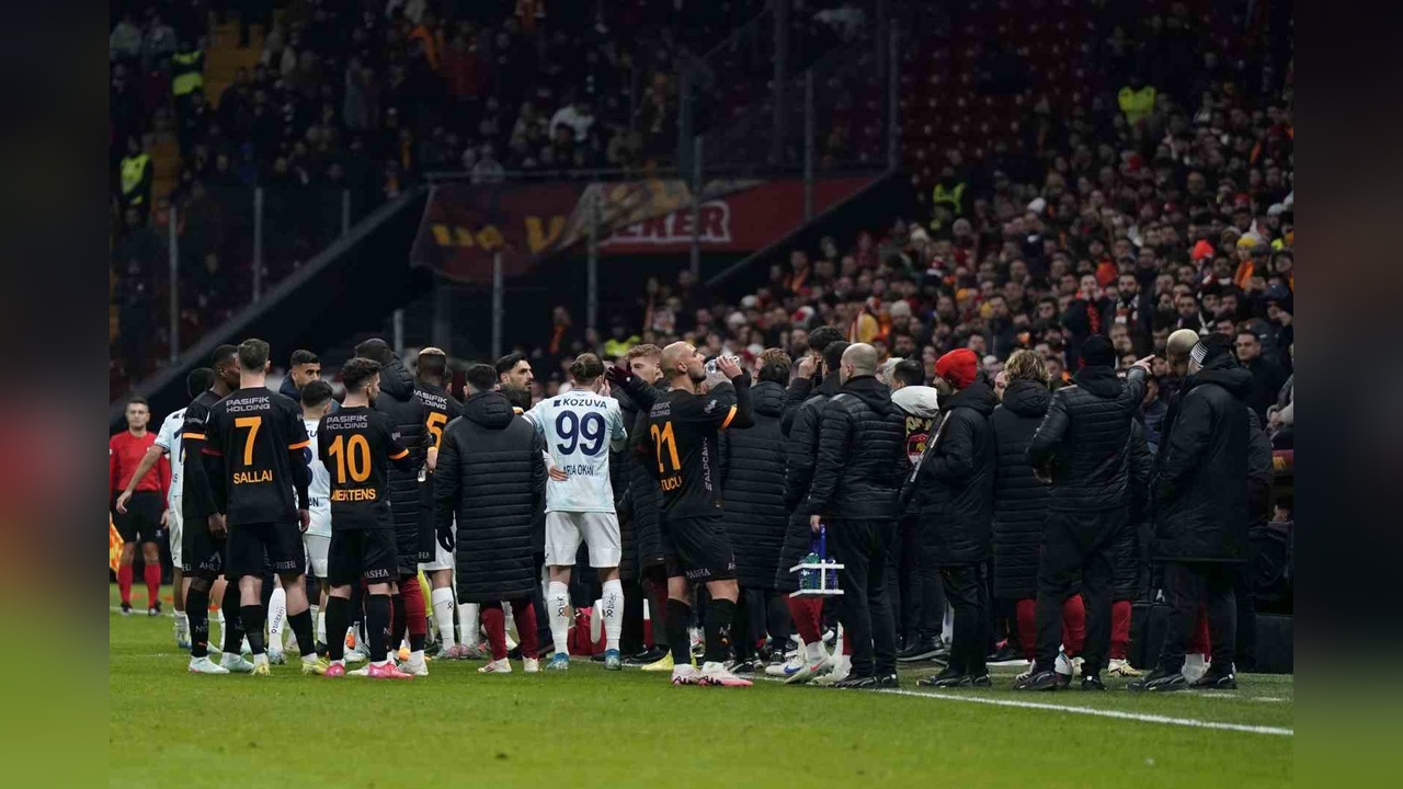 Adana Demirspor, Sahadan Çekilme Kararı Aldı