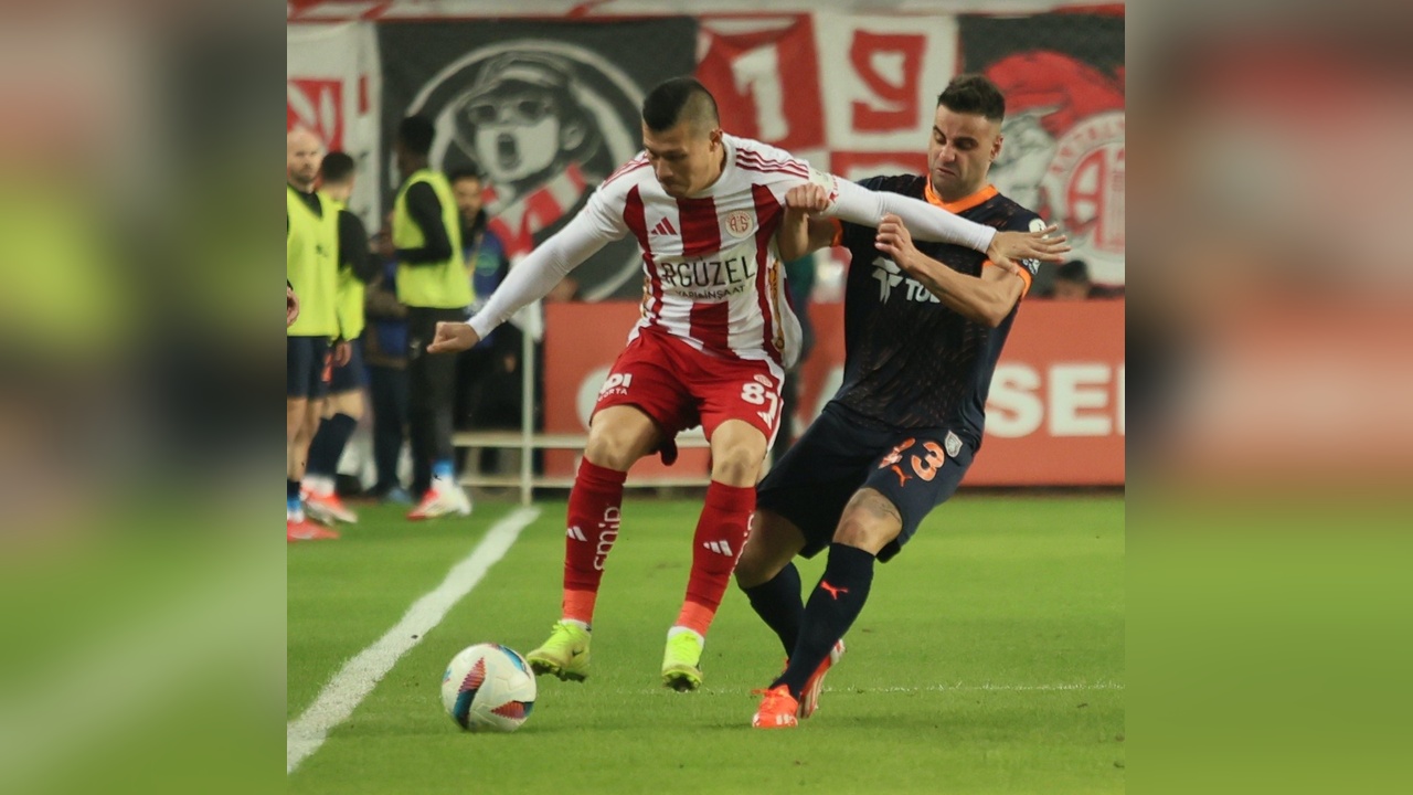 Trendyol Süper Lig'de Antalyaspor ve Başakşehir Beraberlik İle Ayrıldı