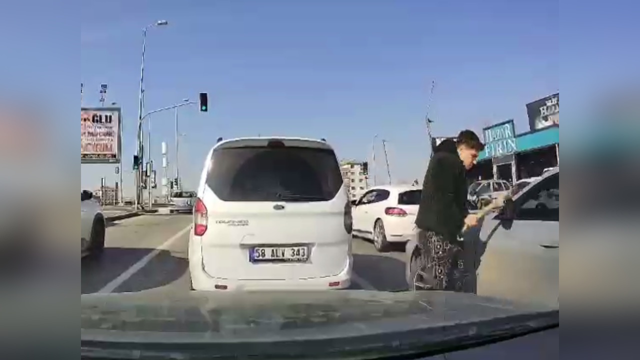 Trafik Tartışması Sonrası Beyzbol Sopasıyla Araç Saldırısı