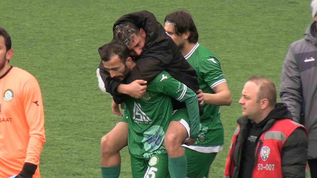 Futbol Maçında Boks Kavgası: Sahada Gergin Anlar